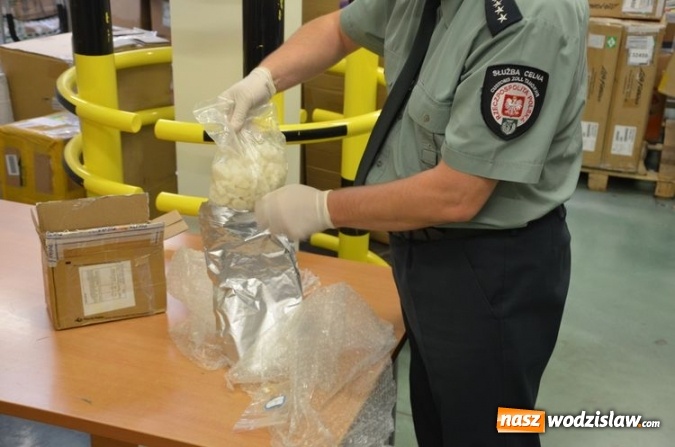 Zdjęcie w galerii na portalu naszwodzislaw.com: Mundurowi zabezpieczyli groźne dopalacze. W paczce miały być zabawki! wiadomości z regionu