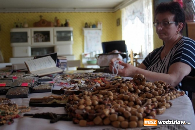 Zdjęcie w galerii na portalu naszwodzislaw.com: W Połomi obejrzysz wystawę różańców pasjonatki z Gogołowej  wiadomości z regionu