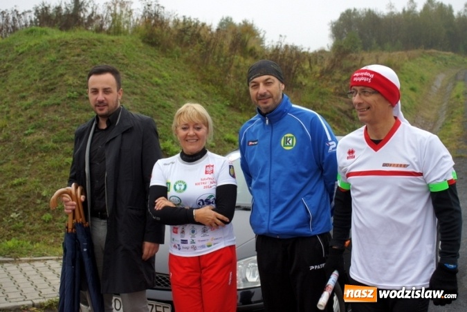 Zdjęcie w galerii na portalu naszwodzislaw.com: Kolejna Sztafeta Papieska przebiegła przez Mszanę do Wadowic i Krakowa wiadomości z regionu