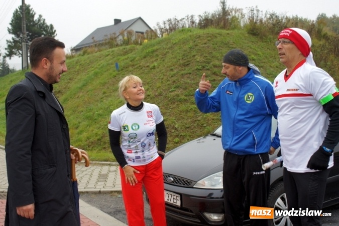 Zdjęcie w galerii na portalu naszwodzislaw.com: Kolejna Sztafeta Papieska przebiegła przez Mszanę do Wadowic i Krakowa wiadomości z regionu