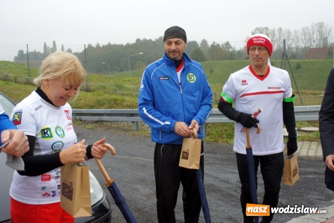 Zdjęcie w galerii na portalu naszwodzislaw.com: Kolejna Sztafeta Papieska przebiegła przez Mszanę do Wadowic i Krakowa wiadomości z regionu