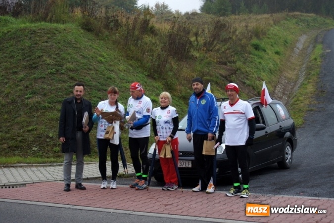 Zdjęcie w galerii na portalu naszwodzislaw.com: Kolejna Sztafeta Papieska przebiegła przez Mszanę do Wadowic i Krakowa wiadomości z regionu