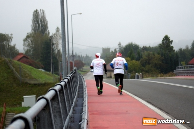 Zdjęcie w galerii na portalu naszwodzislaw.com: Kolejna Sztafeta Papieska przebiegła przez Mszanę do Wadowic i Krakowa wiadomości z regionu
