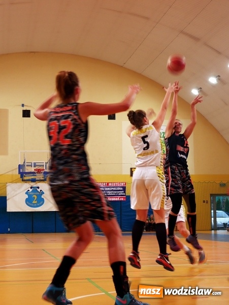 Zdjęcie w galerii na portalu naszwodzislaw.com: Koszykarki Olimpii pokonane. UKS Basket Aleksandr&oacute;w Ł&oacute;dzki wygrywa mecz wiadomości z regionu
