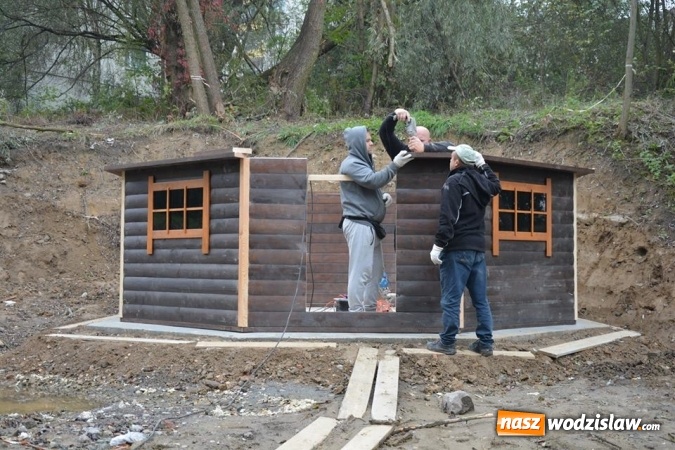 Zdjęcie w galerii na portalu naszwodzislaw.com: Rodzinny Park Rozrywki: Ruszyła budowa chatki solankowej  wiadomości z regionu