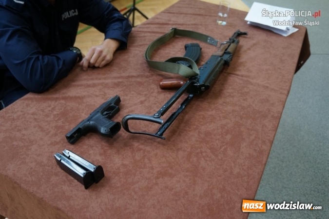 Zdjęcie w galerii na portalu naszwodzislaw.com: Policjanci szkolili nauczycieli na temat zagrożeń terrorystycznych  wiadomości z regionu