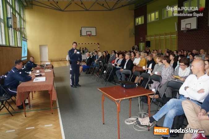 Zdjęcie w galerii na portalu naszwodzislaw.com: Policjanci szkolili nauczycieli na temat zagrożeń terrorystycznych  wiadomości z regionu