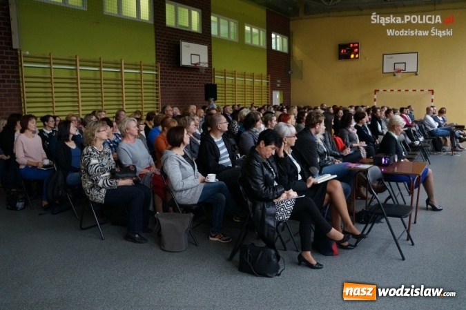 Zdjęcie w galerii na portalu naszwodzislaw.com: Policjanci szkolili nauczycieli na temat zagrożeń terrorystycznych  wiadomości z regionu