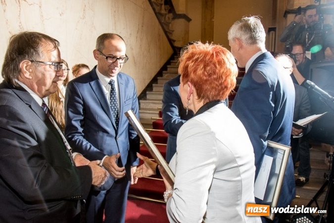 Zdjęcie w galerii na portalu naszwodzislaw.com: Wręczono wyróżnienia Programu Samorząd, który wspiera MŚP. Nagrodzono Rydułtowy i Wodzisław Śląski  wiadomości z regionu