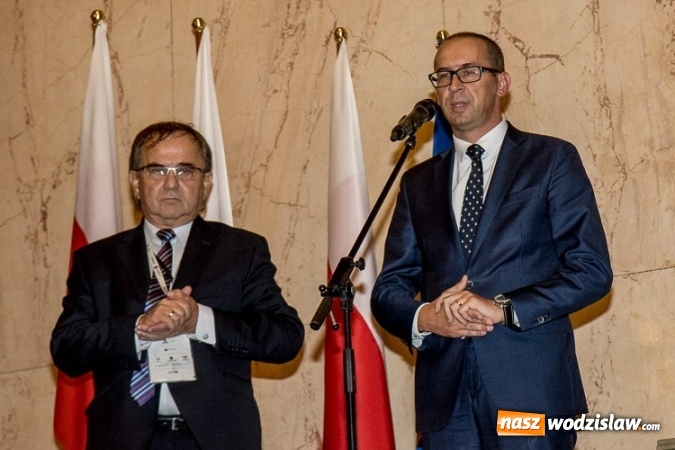 Zdjęcie w galerii na portalu naszwodzislaw.com: Wręczono wyróżnienia Programu Samorząd, który wspiera MŚP. Nagrodzono Rydułtowy i Wodzisław Śląski  wiadomości z regionu