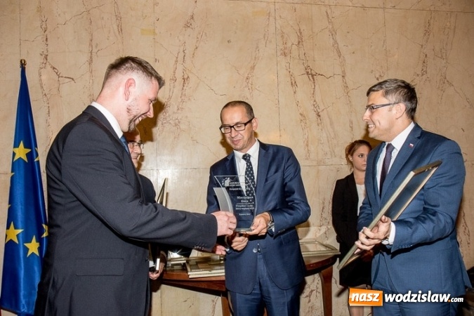 Zdjęcie w galerii na portalu naszwodzislaw.com: Wręczono wyróżnienia Programu Samorząd, który wspiera MŚP. Nagrodzono Rydułtowy i Wodzisław Śląski  wiadomości z regionu