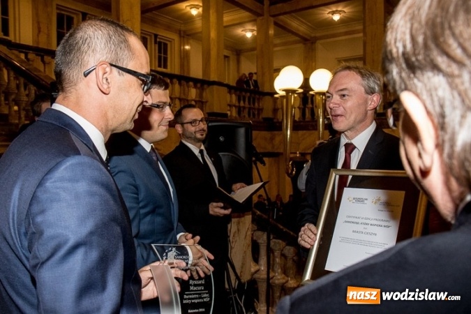 Zdjęcie w galerii na portalu naszwodzislaw.com: Wręczono wyróżnienia Programu Samorząd, który wspiera MŚP. Nagrodzono Rydułtowy i Wodzisław Śląski  wiadomości z regionu