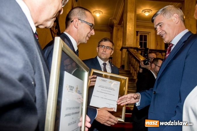 Zdjęcie w galerii na portalu naszwodzislaw.com: Wręczono wyróżnienia Programu Samorząd, który wspiera MŚP. Nagrodzono Rydułtowy i Wodzisław Śląski  wiadomości z regionu