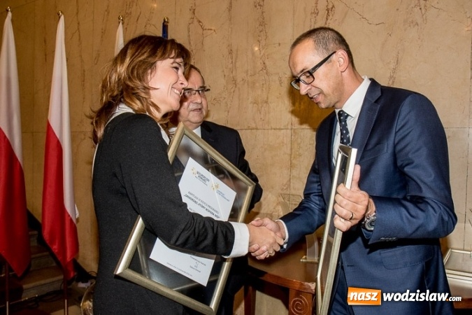 Zdjęcie w galerii na portalu naszwodzislaw.com: Wręczono wyróżnienia Programu Samorząd, który wspiera MŚP. Nagrodzono Rydułtowy i Wodzisław Śląski  wiadomości z regionu