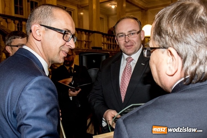 Zdjęcie w galerii na portalu naszwodzislaw.com: Wręczono wyróżnienia Programu Samorząd, który wspiera MŚP. Nagrodzono Rydułtowy i Wodzisław Śląski  wiadomości z regionu