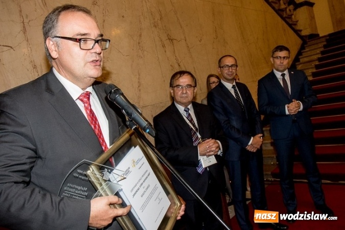 Zdjęcie w galerii na portalu naszwodzislaw.com: Wręczono wyróżnienia Programu Samorząd, który wspiera MŚP. Nagrodzono Rydułtowy i Wodzisław Śląski  wiadomości z regionu