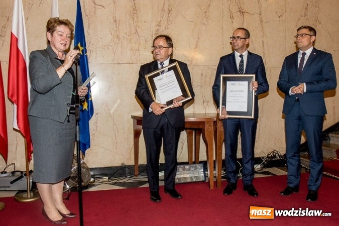 Zdjęcie w galerii na portalu naszwodzislaw.com: Wręczono wyróżnienia Programu Samorząd, który wspiera MŚP. Nagrodzono Rydułtowy i Wodzisław Śląski  wiadomości z regionu