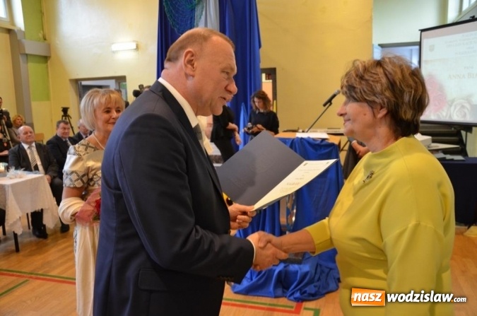 Zdjęcie w galerii na portalu naszwodzislaw.com: W powiecie uczczono Dzień Edukacji Narodowej wiadomości z regionu