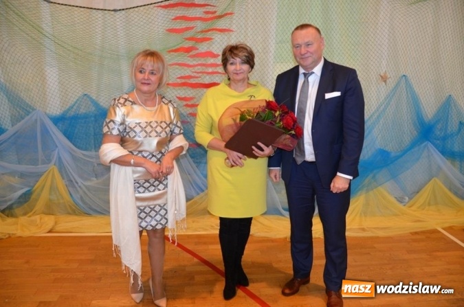 Zdjęcie w galerii na portalu naszwodzislaw.com: W powiecie uczczono Dzień Edukacji Narodowej wiadomości z regionu