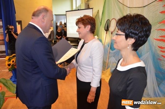 Zdjęcie w galerii na portalu naszwodzislaw.com: W powiecie uczczono Dzień Edukacji Narodowej wiadomości z regionu