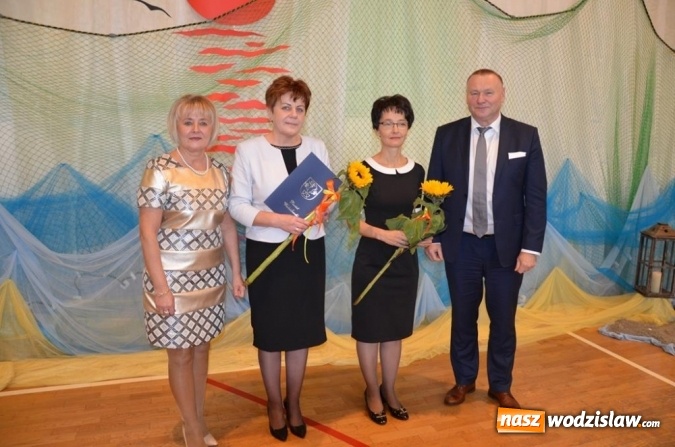 Zdjęcie w galerii na portalu naszwodzislaw.com: W powiecie uczczono Dzień Edukacji Narodowej wiadomości z regionu