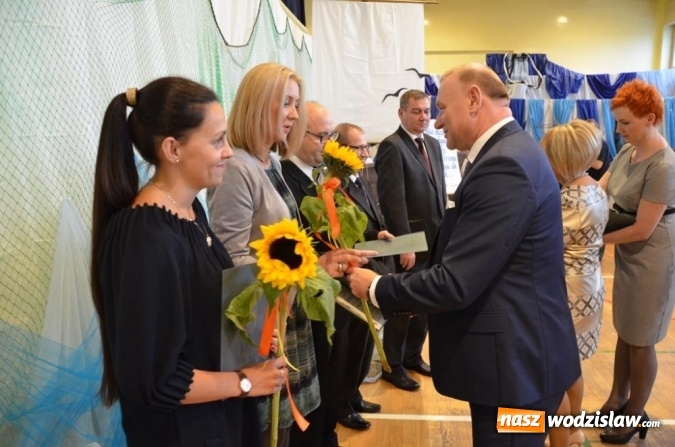 Zdjęcie w galerii na portalu naszwodzislaw.com: W powiecie uczczono Dzień Edukacji Narodowej wiadomości z regionu