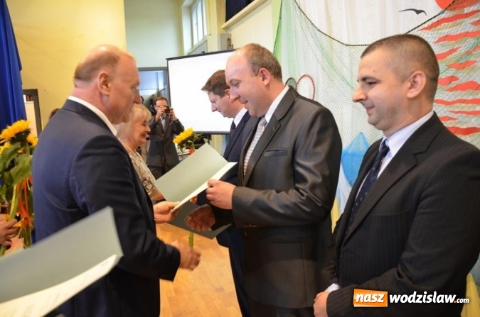 Zdjęcie w galerii na portalu naszwodzislaw.com: W powiecie uczczono Dzień Edukacji Narodowej wiadomości z regionu