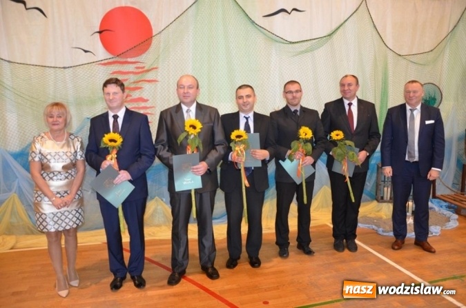 Zdjęcie w galerii na portalu naszwodzislaw.com: W powiecie uczczono Dzień Edukacji Narodowej wiadomości z regionu