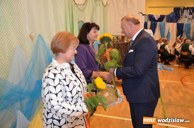 Zdjęcie w galerii na portalu naszwodzislaw.com: W powiecie uczczono Dzień Edukacji Narodowej wiadomości z regionu