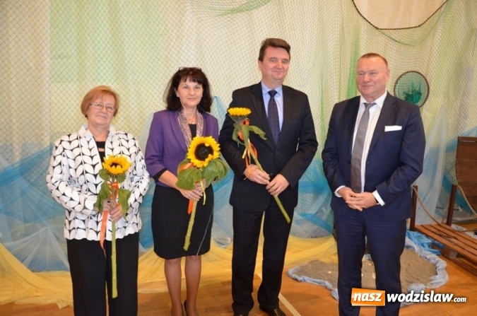 Zdjęcie w galerii na portalu naszwodzislaw.com: W powiecie uczczono Dzień Edukacji Narodowej wiadomości z regionu