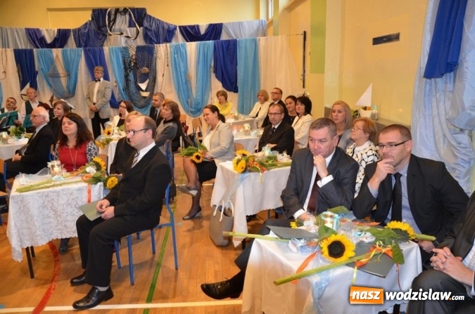 Zdjęcie w galerii na portalu naszwodzislaw.com: W powiecie uczczono Dzień Edukacji Narodowej wiadomości z regionu