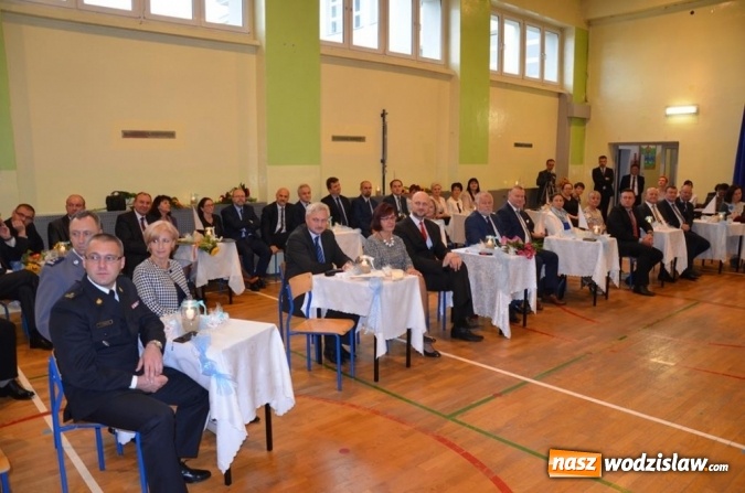 Zdjęcie w galerii na portalu naszwodzislaw.com: W powiecie uczczono Dzień Edukacji Narodowej wiadomości z regionu