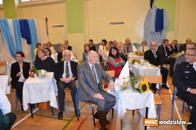 Zdjęcie w galerii na portalu naszwodzislaw.com: W powiecie uczczono Dzień Edukacji Narodowej wiadomości z regionu