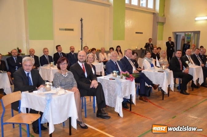 Zdjęcie w galerii na portalu naszwodzislaw.com: W powiecie uczczono Dzień Edukacji Narodowej wiadomości z regionu