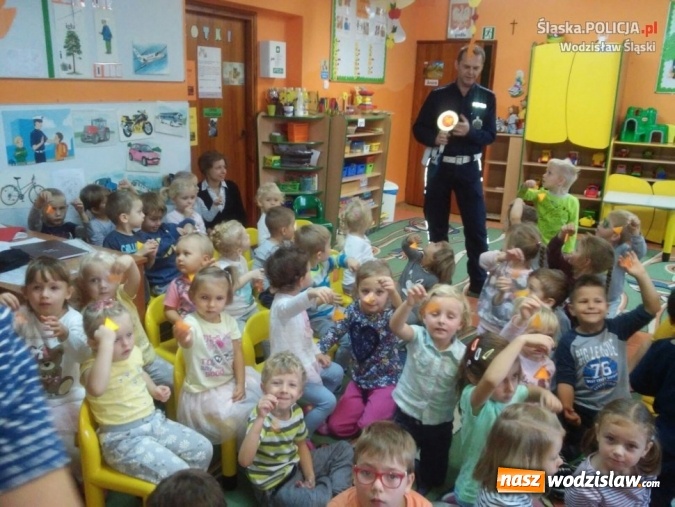 Zdjęcie w galerii na portalu naszwodzislaw.com: Przedszkolaki w policyjnych czapkach wiadomości z regionu