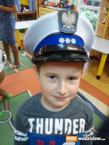 Zdjęcie w galerii na portalu naszwodzislaw.com: Przedszkolaki w policyjnych czapkach wiadomości z regionu