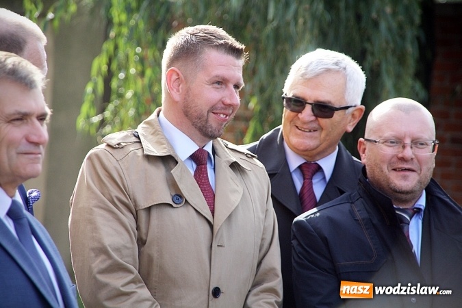 Zdjęcie w galerii na portalu naszwodzislaw.com: Szpitale w powiecie mają nowe karetki. Do zakupu dołożyło się czternaście samorządów  wiadomości z regionu