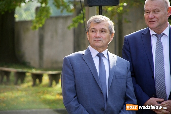 Zdjęcie w galerii na portalu naszwodzislaw.com: Szpitale w powiecie mają nowe karetki. Do zakupu dołożyło się czternaście samorządów  wiadomości z regionu