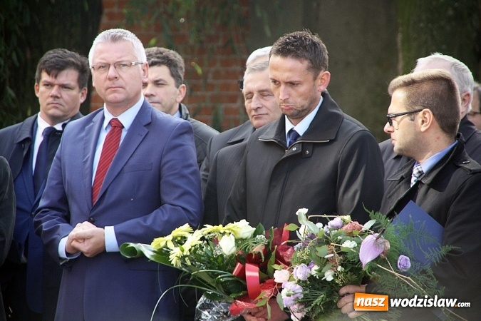 Zdjęcie w galerii na portalu naszwodzislaw.com: Szpitale w powiecie mają nowe karetki. Do zakupu dołożyło się czternaście samorządów  wiadomości z regionu