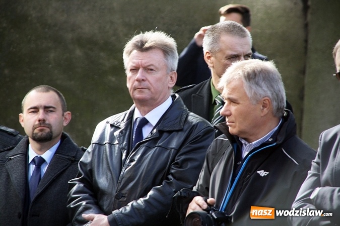 Zdjęcie w galerii na portalu naszwodzislaw.com: Szpitale w powiecie mają nowe karetki. Do zakupu dołożyło się czternaście samorządów  wiadomości z regionu