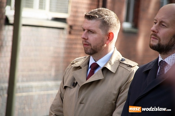 Zdjęcie w galerii na portalu naszwodzislaw.com: Szpitale w powiecie mają nowe karetki. Do zakupu dołożyło się czternaście samorządów  wiadomości z regionu