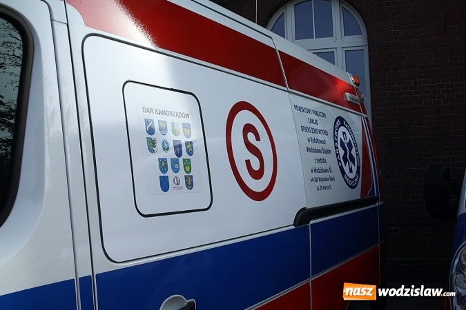 Zdjęcie w galerii na portalu naszwodzislaw.com: Szpitale w powiecie mają nowe karetki. Do zakupu dołożyło się czternaście samorządów  wiadomości z regionu