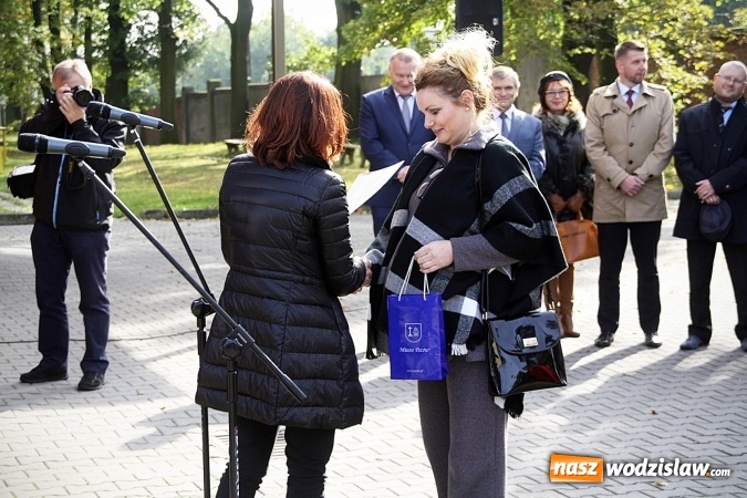 Zdjęcie w galerii na portalu naszwodzislaw.com: Szpitale w powiecie mają nowe karetki. Do zakupu dołożyło się czternaście samorządów  wiadomości z regionu