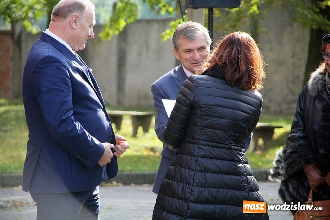 Zdjęcie w galerii na portalu naszwodzislaw.com: Szpitale w powiecie mają nowe karetki. Do zakupu dołożyło się czternaście samorządów  wiadomości z regionu