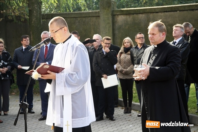 Zdjęcie w galerii na portalu naszwodzislaw.com: Szpitale w powiecie mają nowe karetki. Do zakupu dołożyło się czternaście samorządów  wiadomości z regionu
