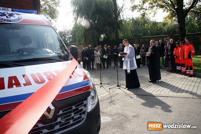 Zdjęcie w galerii na portalu naszwodzislaw.com: Szpitale w powiecie mają nowe karetki. Do zakupu dołożyło się czternaście samorządów  wiadomości z regionu