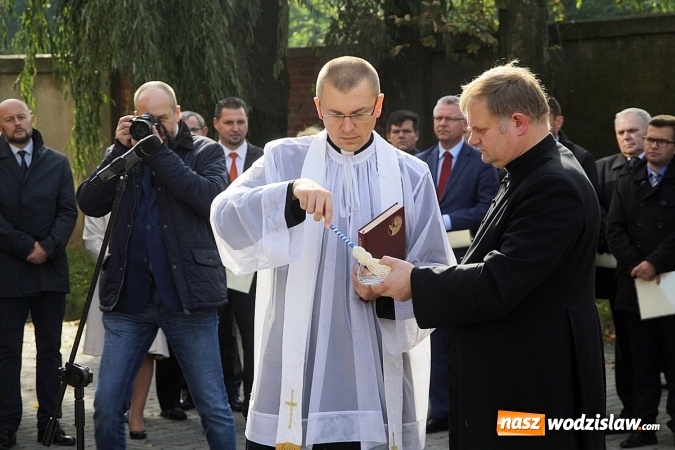 Zdjęcie w galerii na portalu naszwodzislaw.com: Szpitale w powiecie mają nowe karetki. Do zakupu dołożyło się czternaście samorządów  wiadomości z regionu