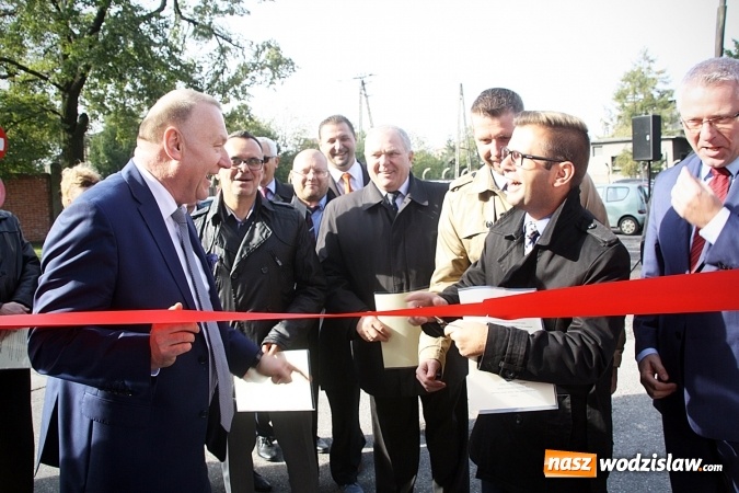 Zdjęcie w galerii na portalu naszwodzislaw.com: Szpitale w powiecie mają nowe karetki. Do zakupu dołożyło się czternaście samorządów  wiadomości z regionu