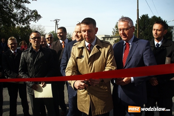 Zdjęcie w galerii na portalu naszwodzislaw.com: Szpitale w powiecie mają nowe karetki. Do zakupu dołożyło się czternaście samorządów  wiadomości z regionu