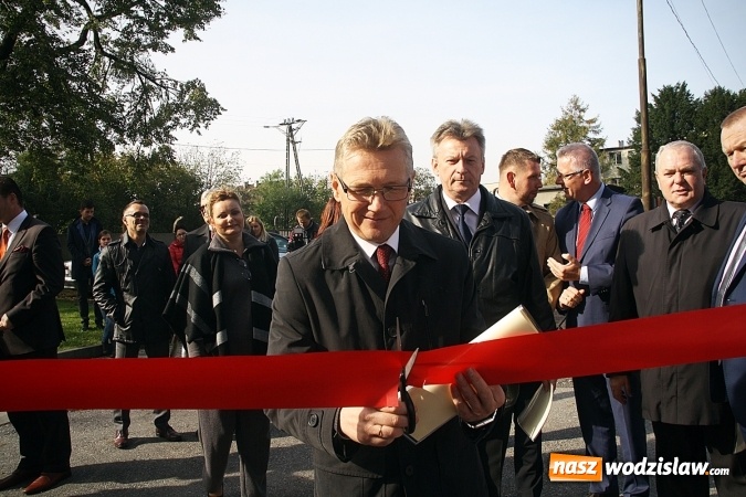 Zdjęcie w galerii na portalu naszwodzislaw.com: Szpitale w powiecie mają nowe karetki. Do zakupu dołożyło się czternaście samorządów  wiadomości z regionu